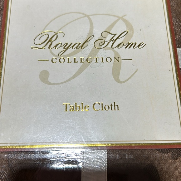 Chocolate brown damask tablecloth 60x84 - Picture 2 of 4